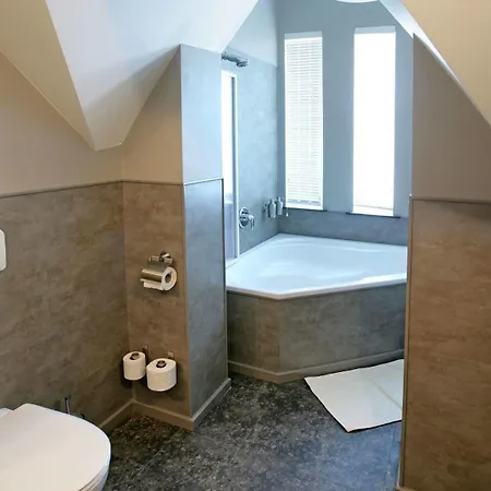 Boardhouse Hotel 3*